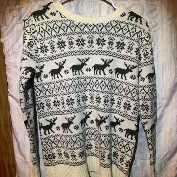 Forever 21 winter/Christmas sweater - Picture 2 of 7
